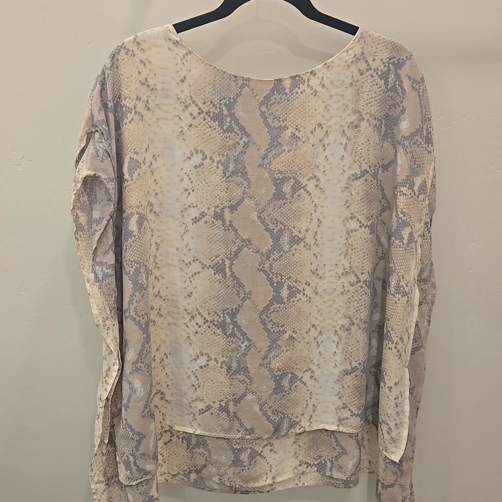 Buckle black oversized flower top snakeskin - Picture 4 of 7